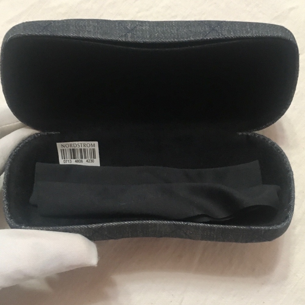 CHANEL Sunglasses Case - Picture 4 of 4
